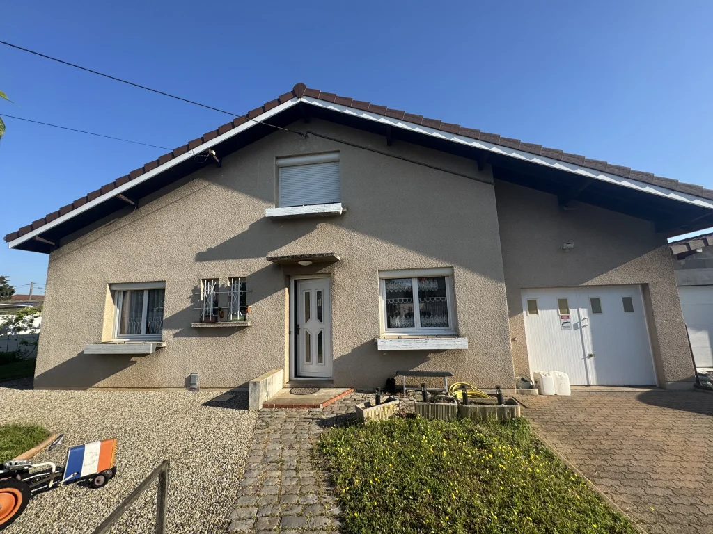 photo ravalement facade meyzieu 69330 avant
