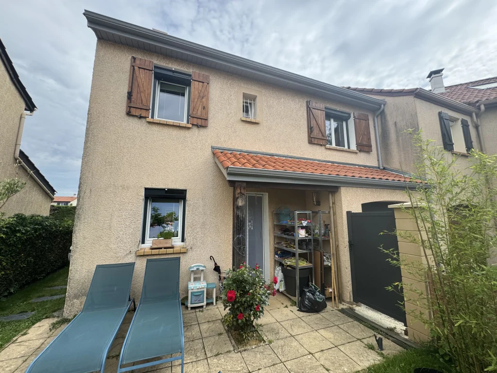 photo ravalement facade genas 69740 avant