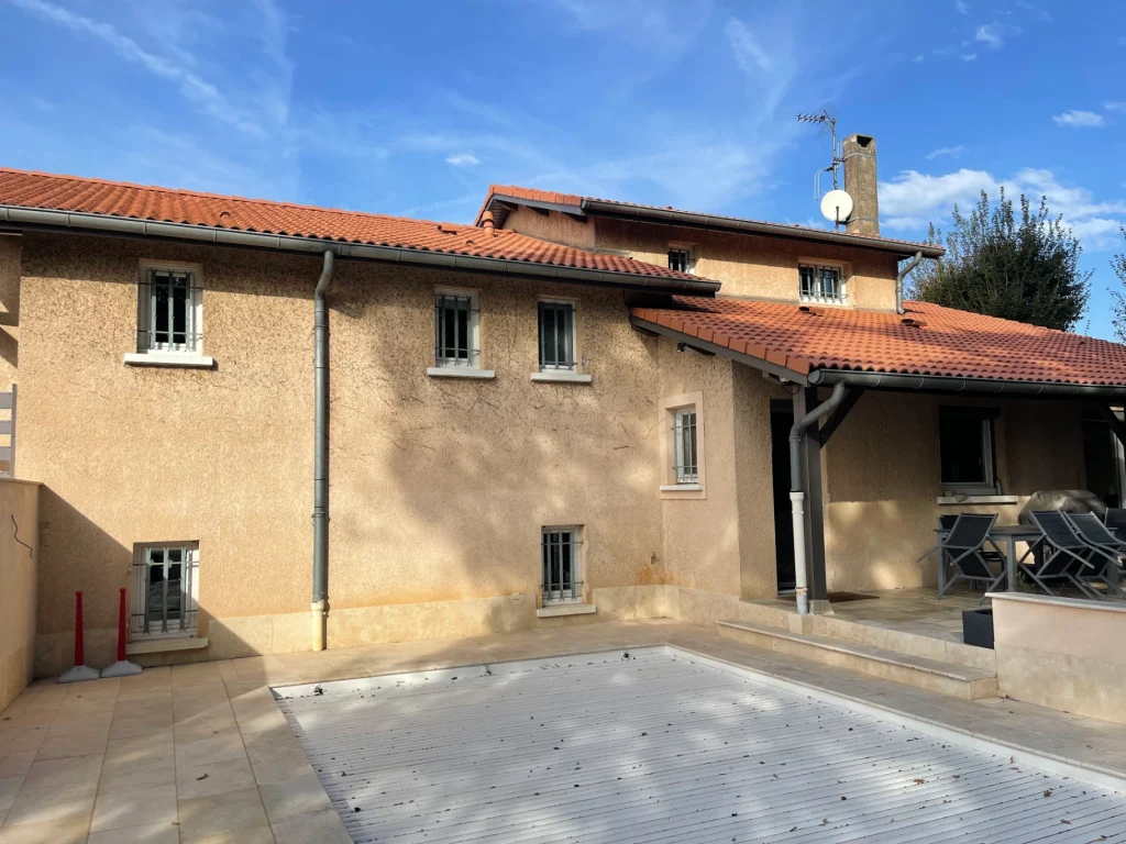 photo ravalement facade chassieu 69680 avant